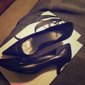 Nine West Black Leather Pointed Toe Heels Size 8